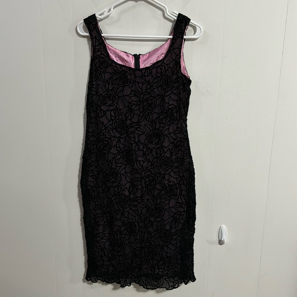 Sleeveless Lacey Asian dress with pink lining, Sz Small